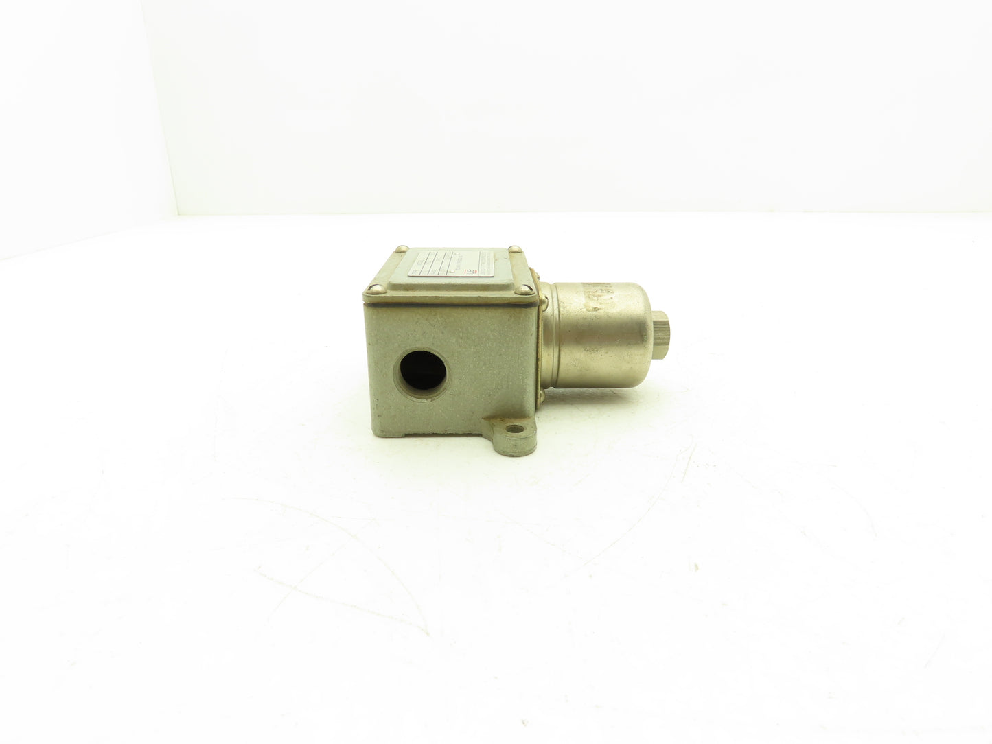 United Electric J6D 9557 B050 Pressure Switch 40PSI 15A 125/250V
