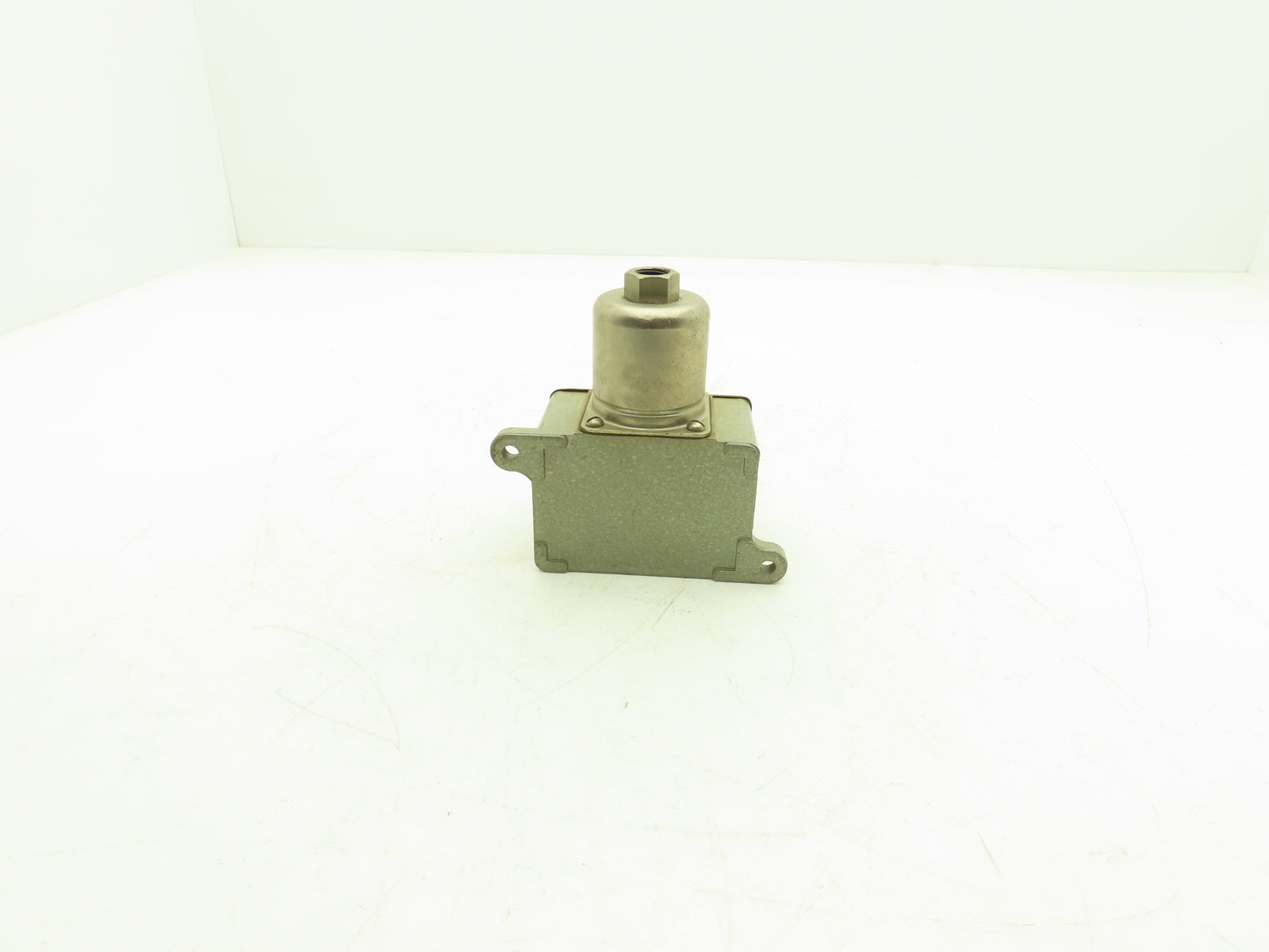 United Electric J6D 9557 B050 Pressure Switch 40PSI 15A 125/250V