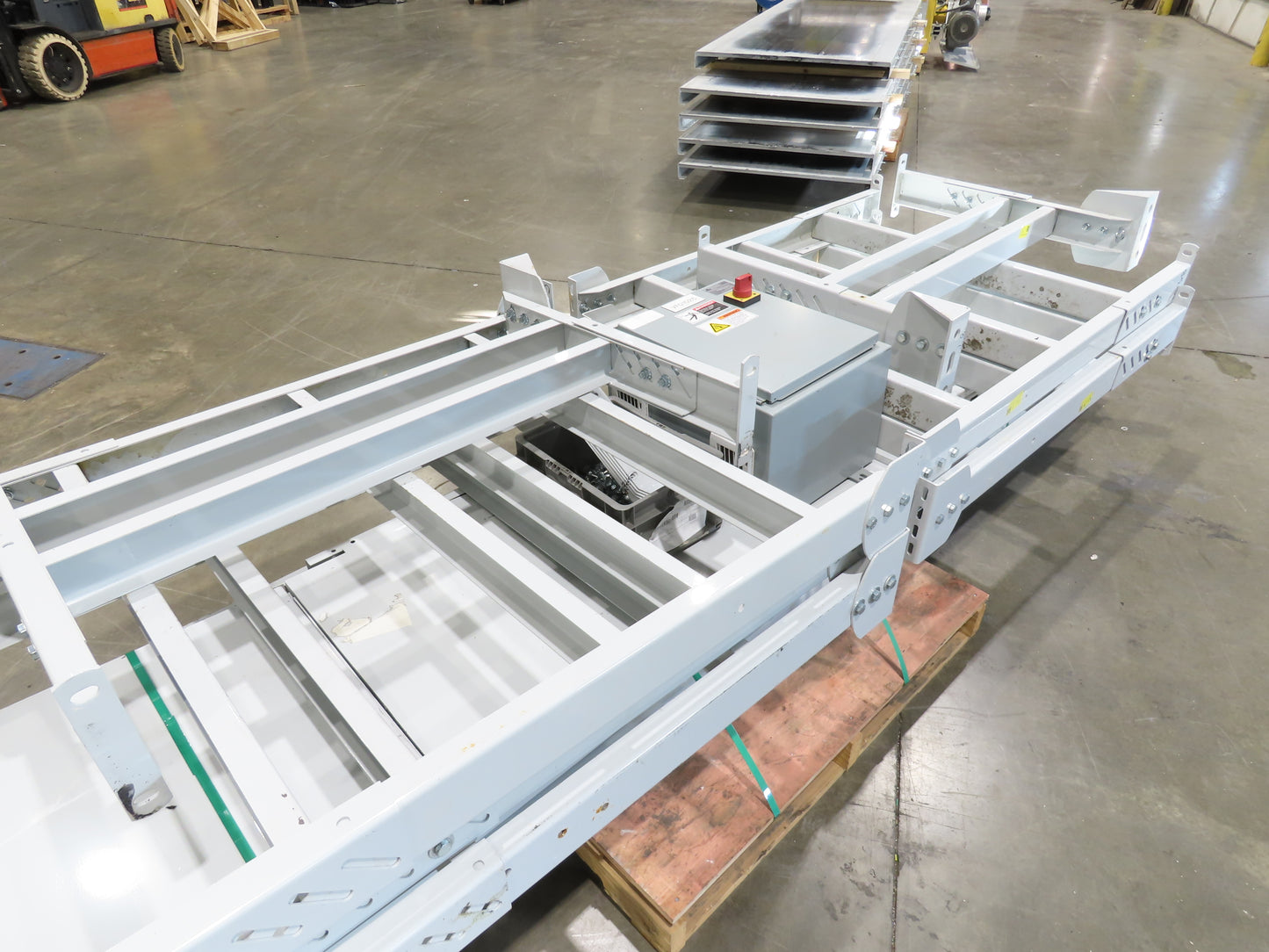 Hytrol BPC 43"x 67' Slider Bed Belt Conveyor 7.5Hp 3PH LH Center Drive 80fpm