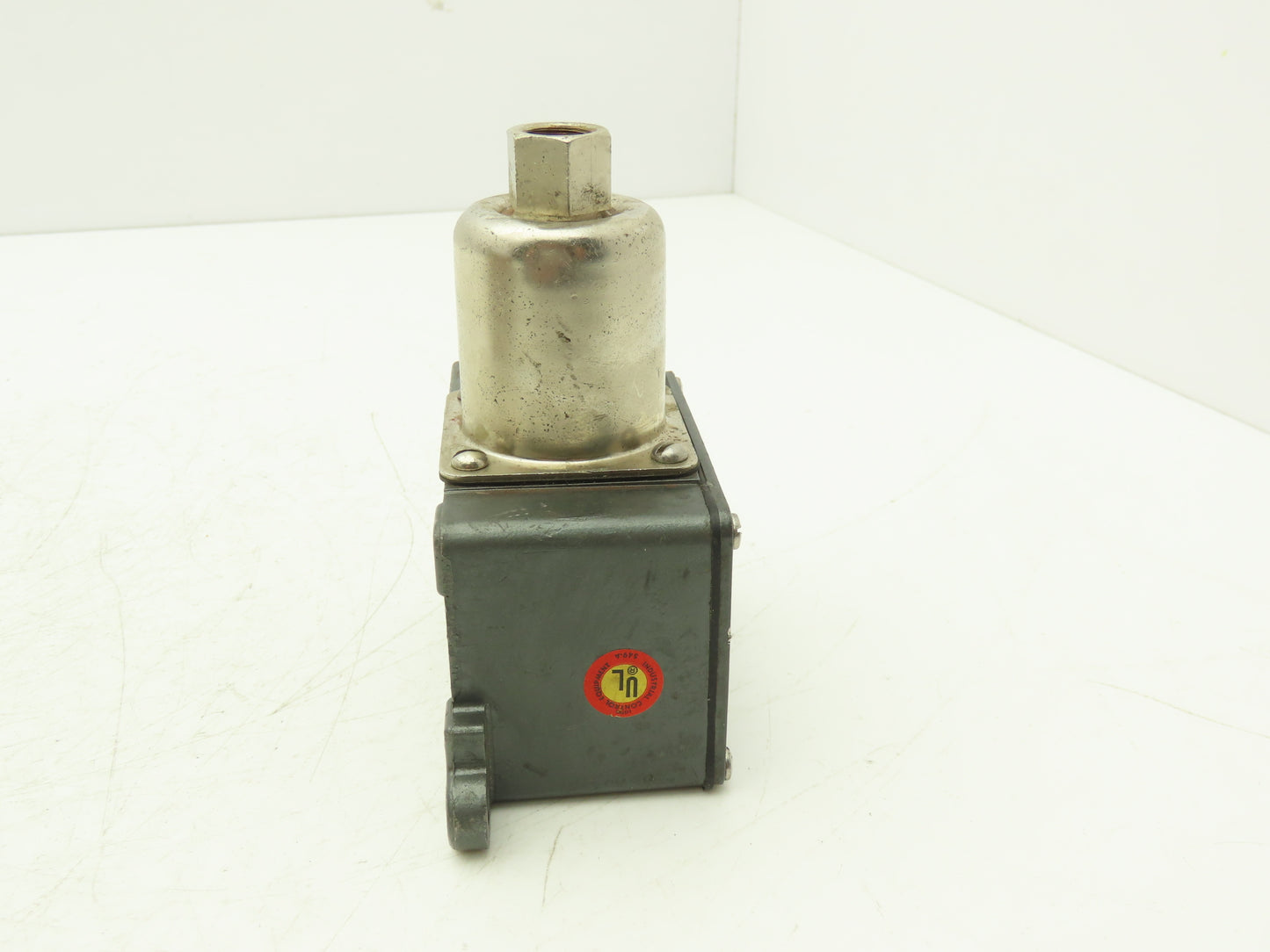 United Electric J6D 4694 Pressure Switch 18PSI 15A 125/250V Lot of 2