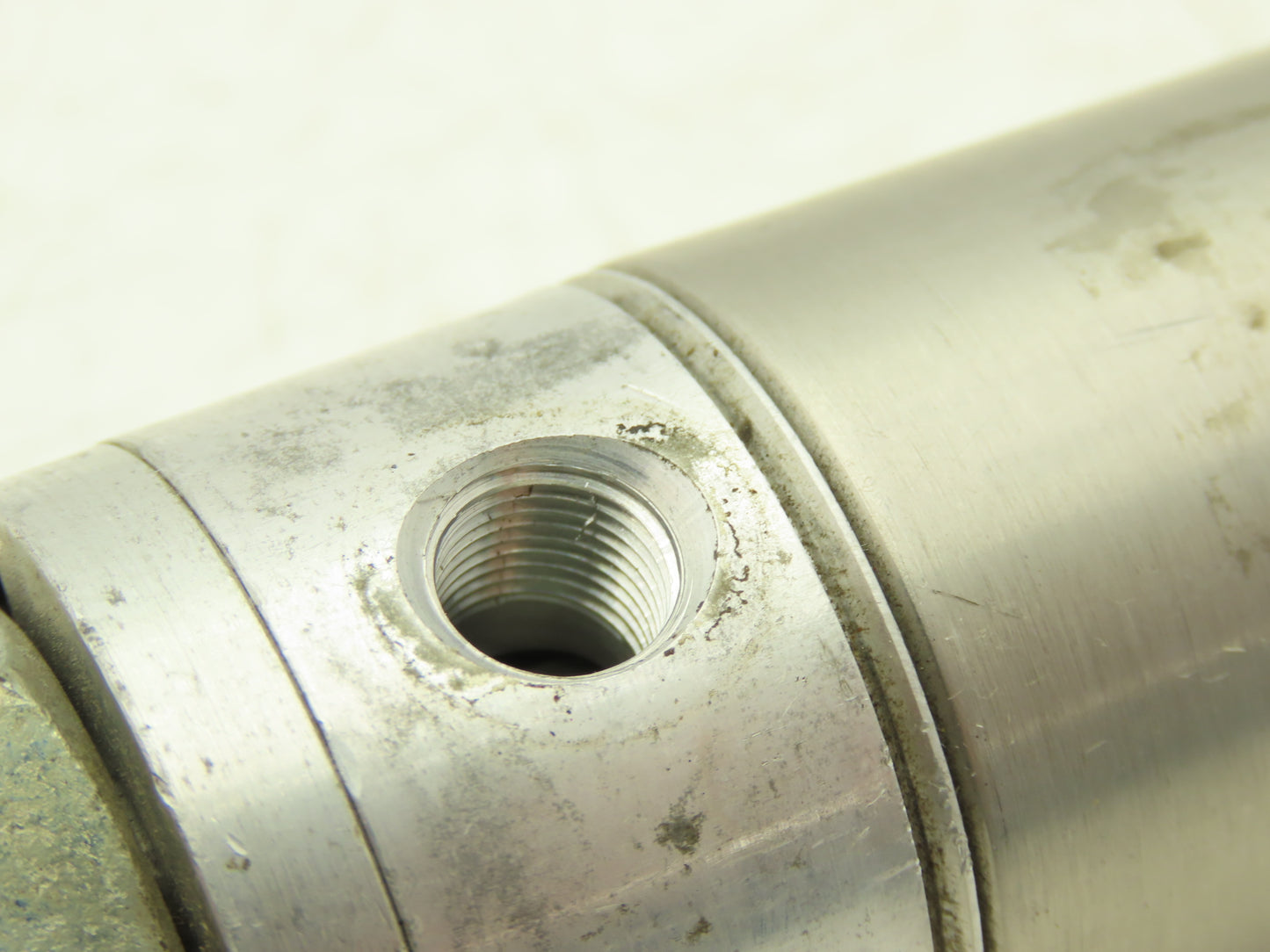 SMC 174.5-DNR Pneumatic Air Cylinder 1.5" Bore 4.5" Stroke Non-Rotating Hex Rod