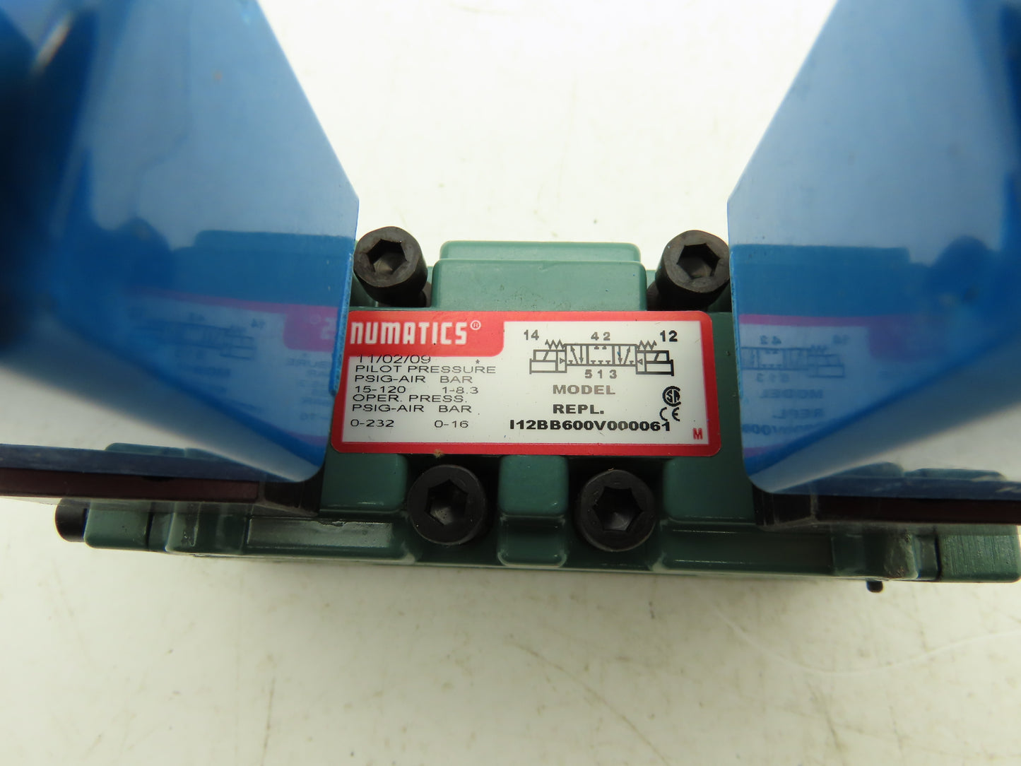 Numatics I12BB600V000061 Pneumatic Double Solenoid Valve 24VDC 120psi