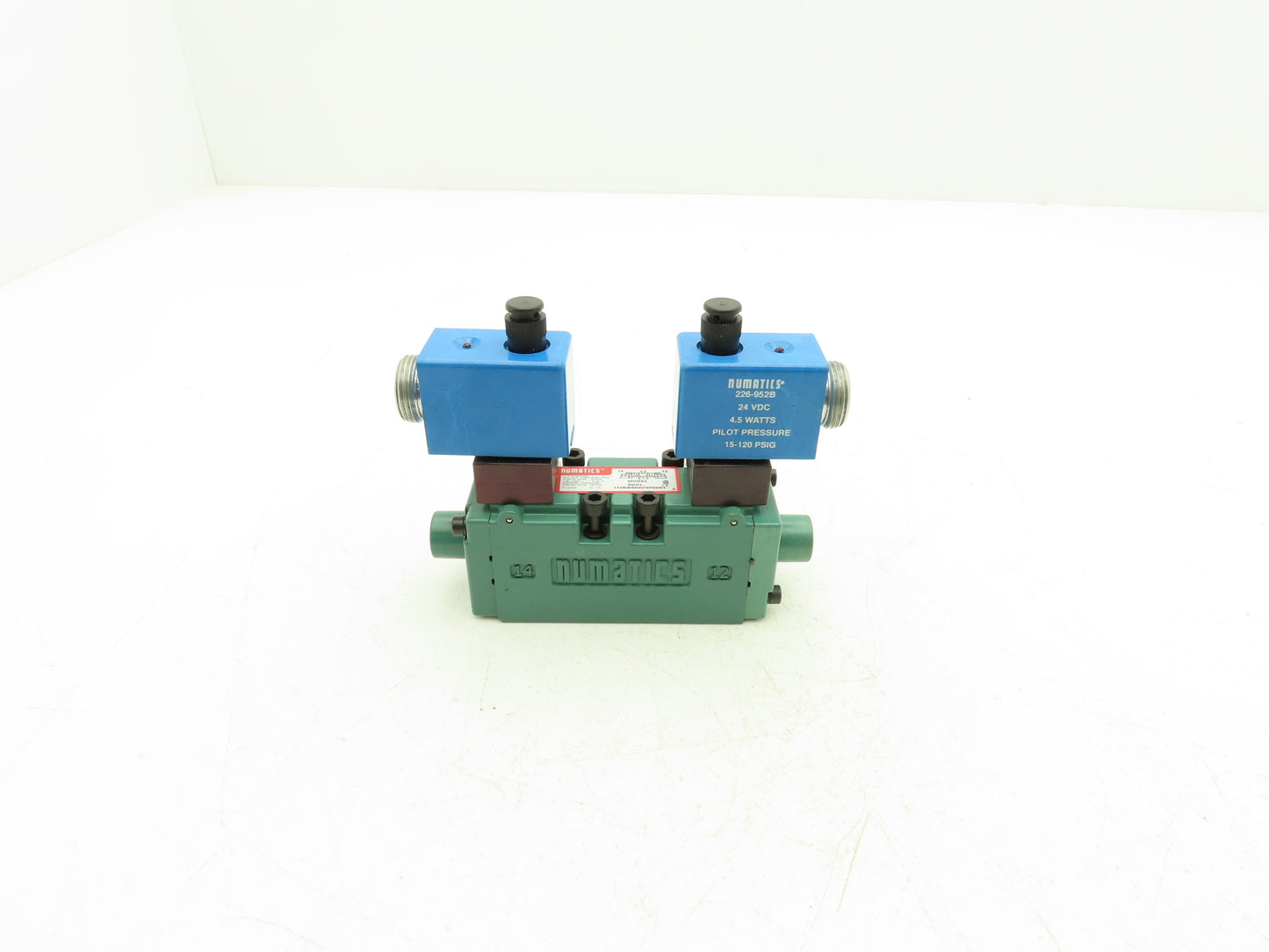 Numatics I12BB600V000061 Pneumatic Double Solenoid Valve 24VDC 120psi