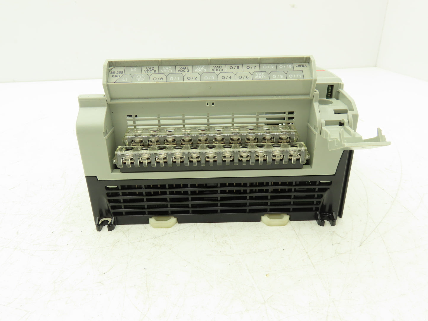 Allen Bradley 1764-24BWA MicroLogix 1500 Base 24 Point Controller Ser B Rev A