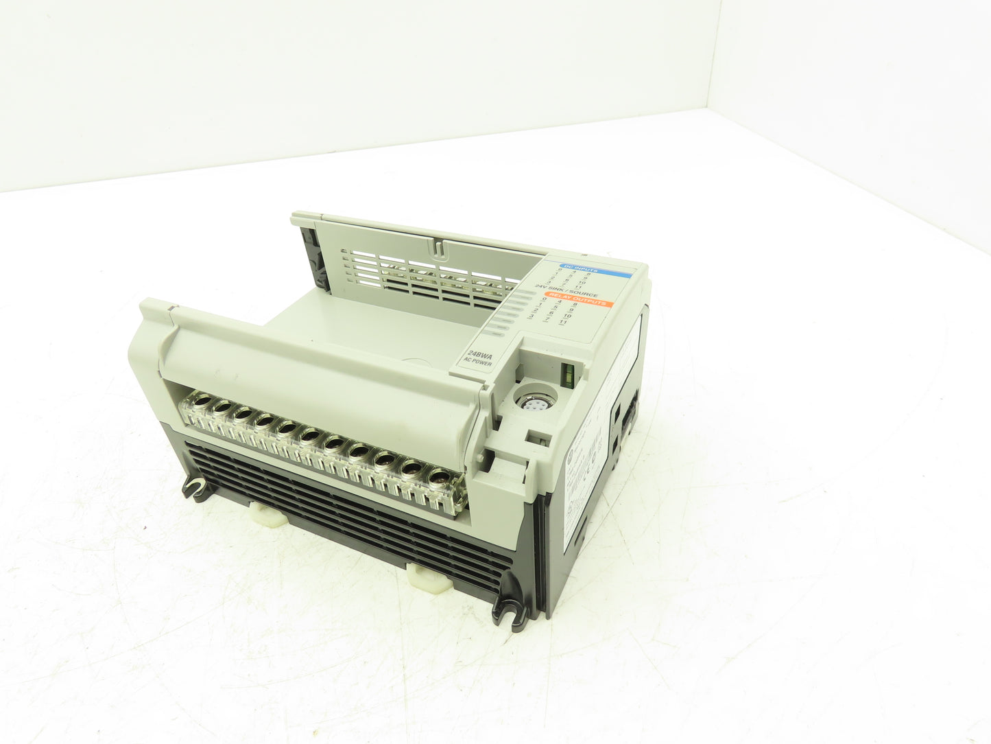 Allen Bradley 1764-24BWA MicroLogix 1500 Base 24 Point Controller Ser B Rev B