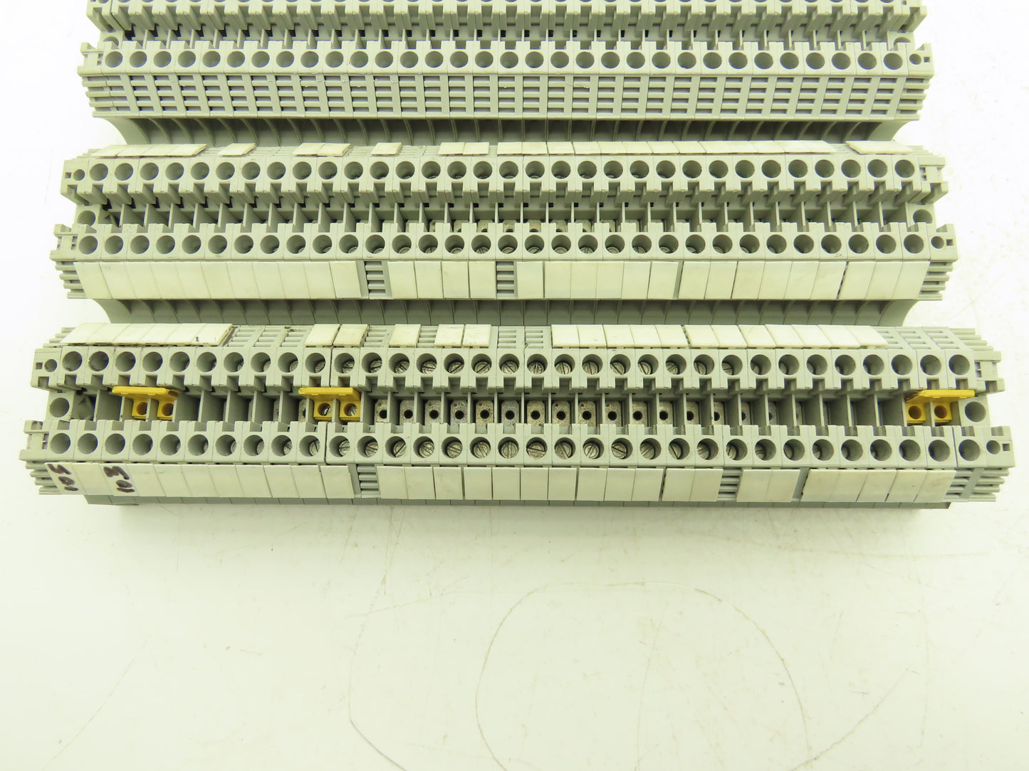 Allen Bradley 1492-J6 1492-EAJ35 Terminal Block With 4 DIN Rails 600V Lot of 129