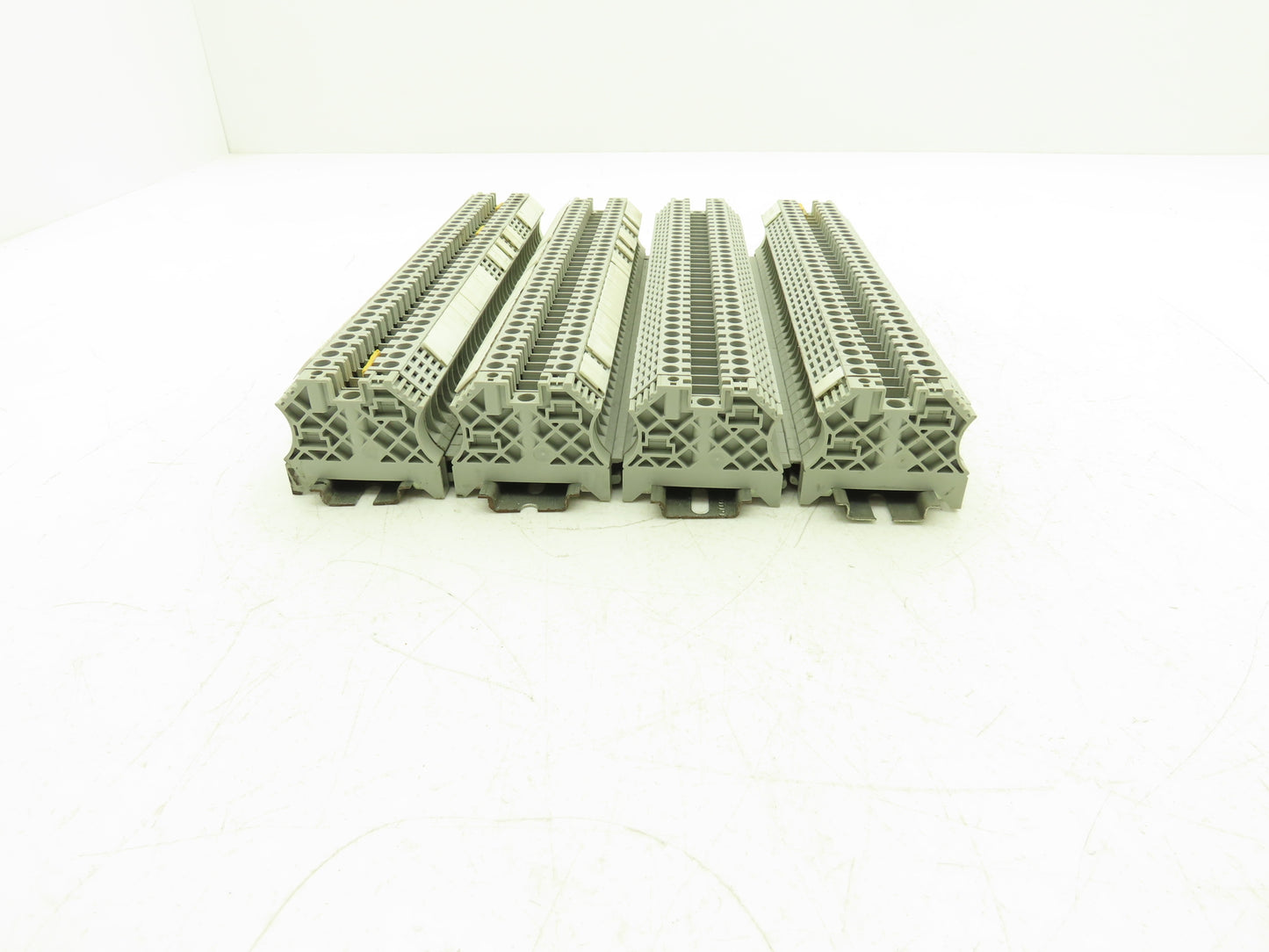 Allen Bradley 1492-J6 1492-EAJ35 Terminal Block With 4 DIN Rails 600V Lot of 129