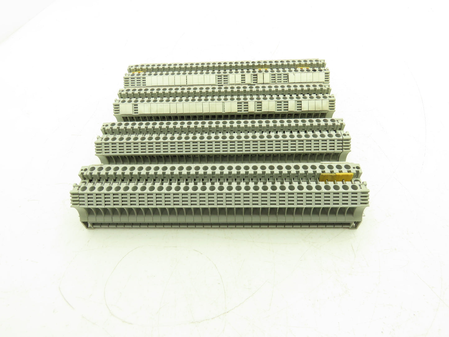 Allen Bradley 1492-J6 1492-EAJ35 Terminal Block With 4 DIN Rails 600V Lot of 129