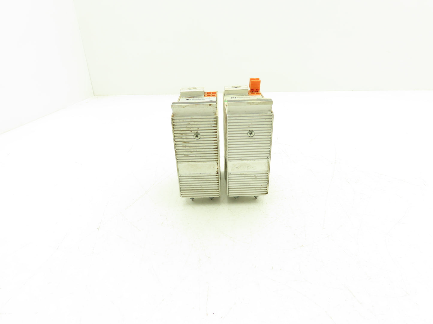 Moore Electronics IPT/4-20MA/3-15PSIG/20PSI-FA8 Pressure Transmitter Lot of 2