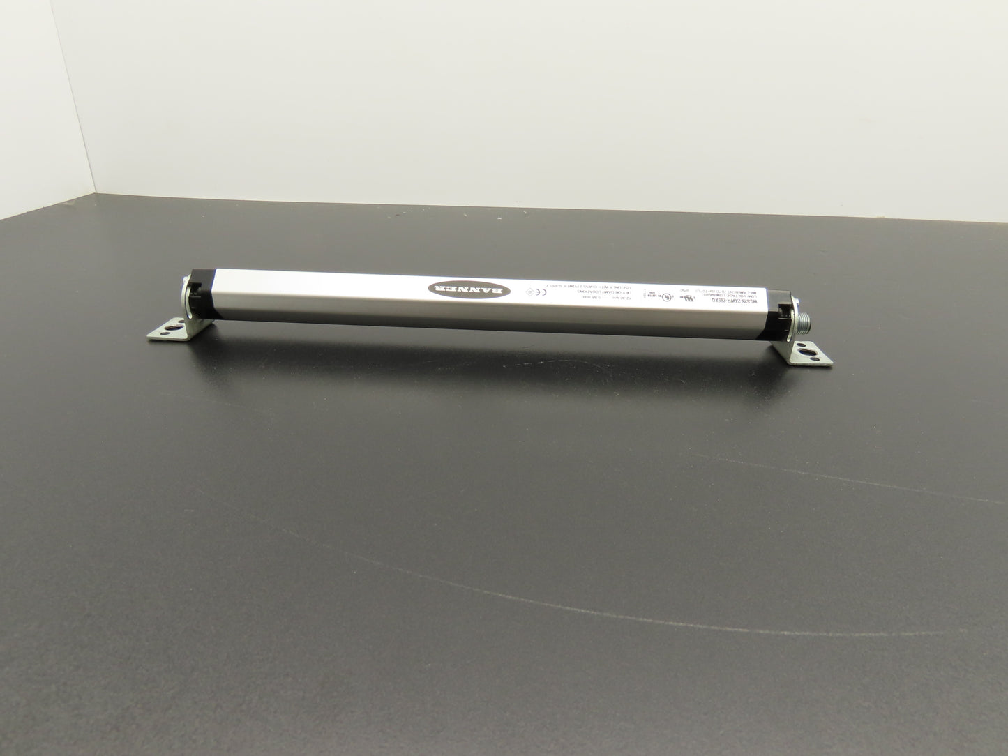 Banner WLS28-2XWR-285XQ Dual color Light Strip White/Red 12-30VDC Luminaire 28mm