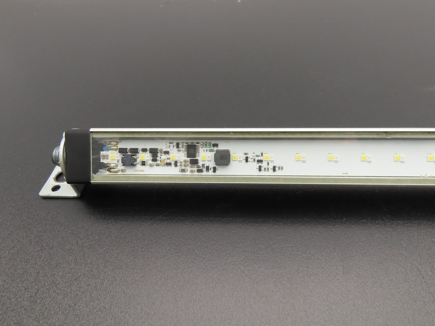 Banner WLS28-2XWR-285XQ Dual color Light Strip White/Red 12-30VDC Luminaire 28mm