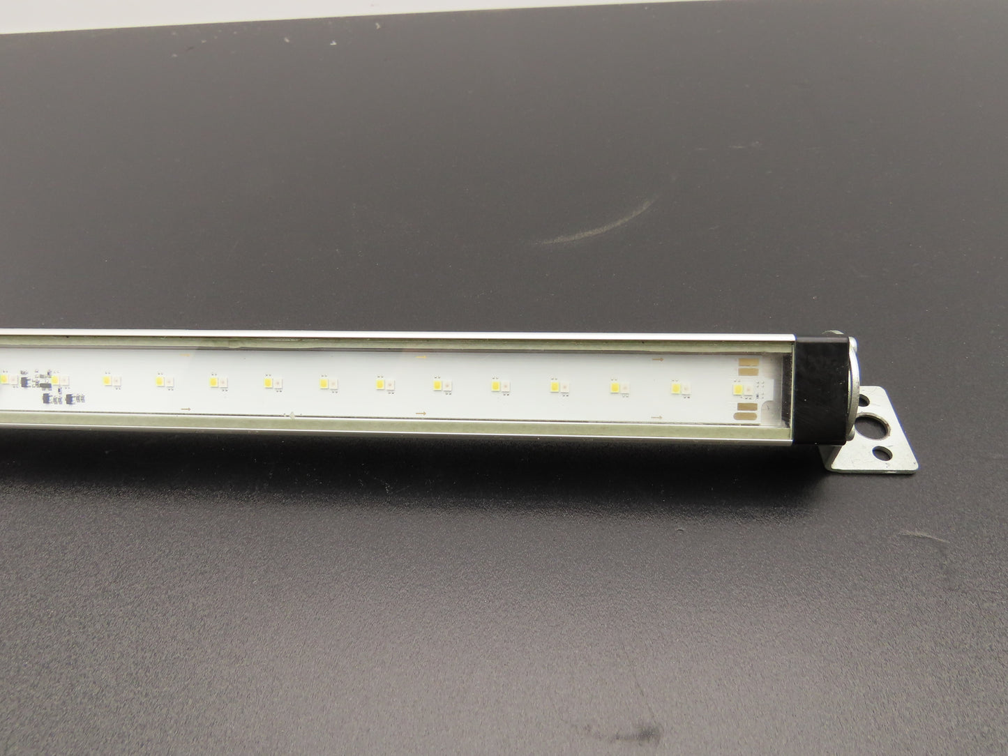 Banner WLS28-2XWR-285XQ Dual color Light Strip White/Red 12-30VDC Luminaire 28mm