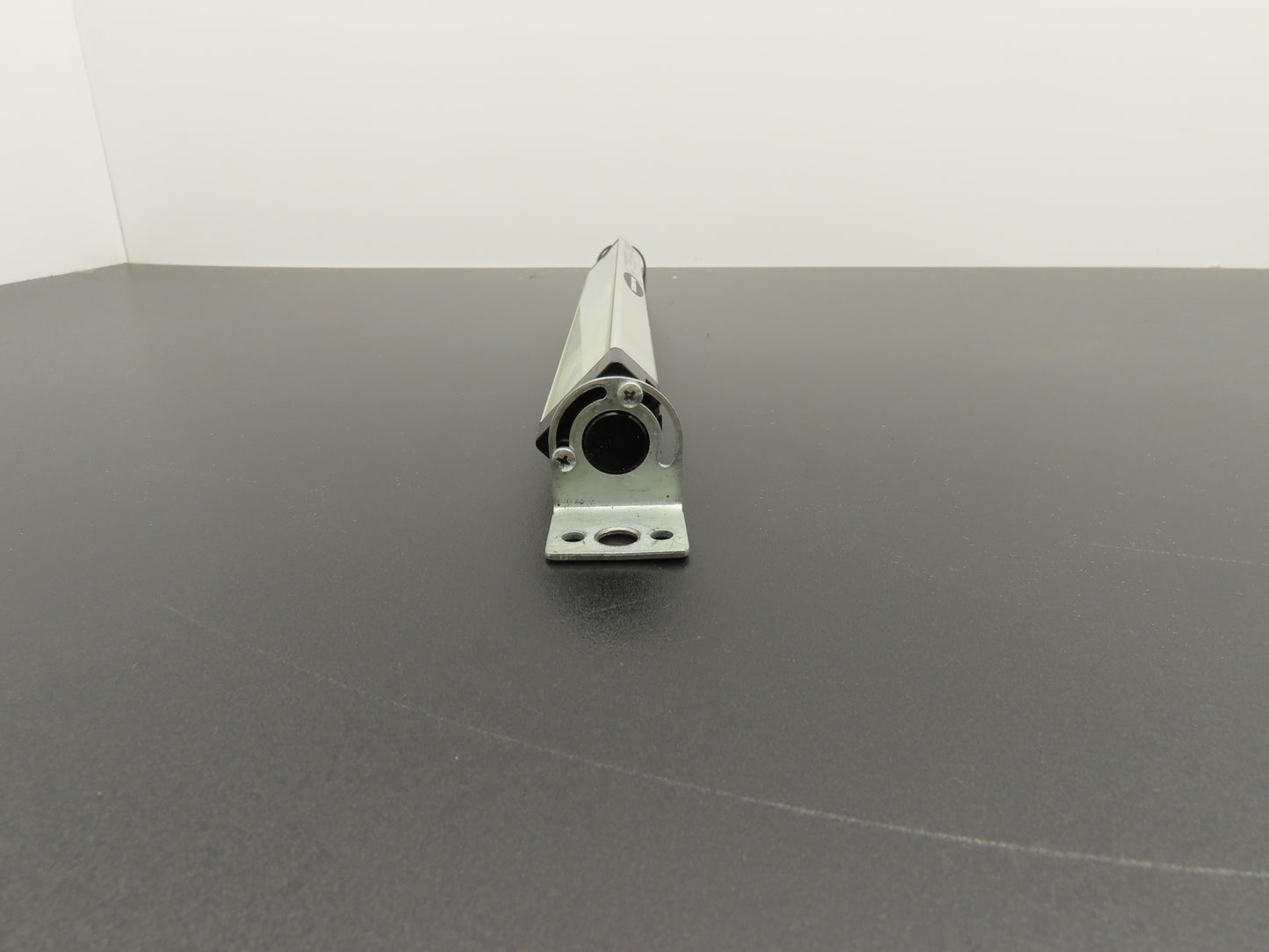 Banner WLS28-2XWR-285XQ Dual color Light Strip White/Red 12-30VDC Luminaire 28mm