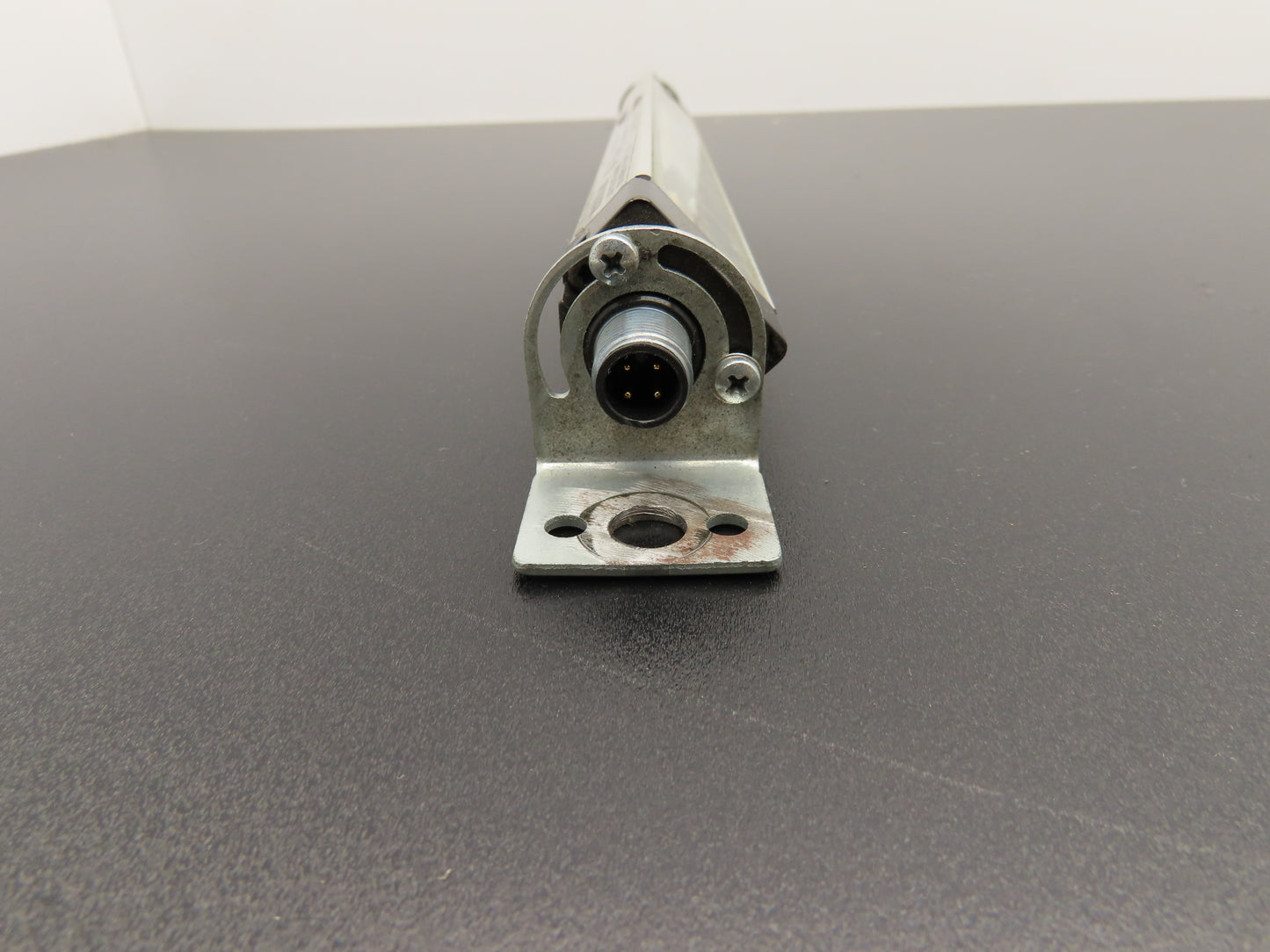 Banner WLS28-2XWG-285XQ Dual Color Light Strip White/Grn 12-30VDC Luminaire 28mm