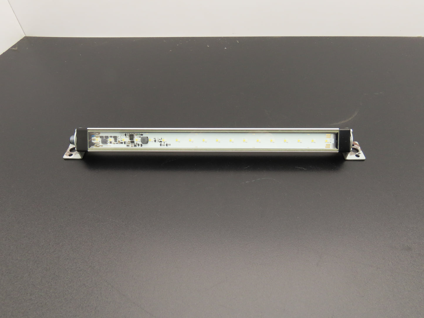 Banner WLS28-2XWG-285XQ Dual Color Light Strip White/Grn 12-30VDC Luminaire 28mm