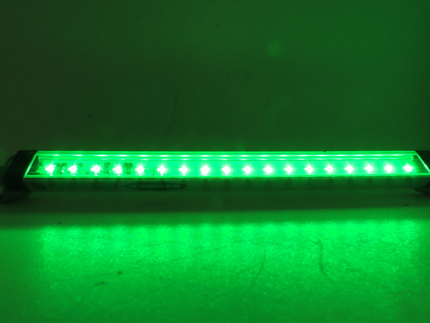 Banner WLS28-2XWG-285XQ Dual Color Light Strip White/Grn 12-30VDC Luminaire 28mm