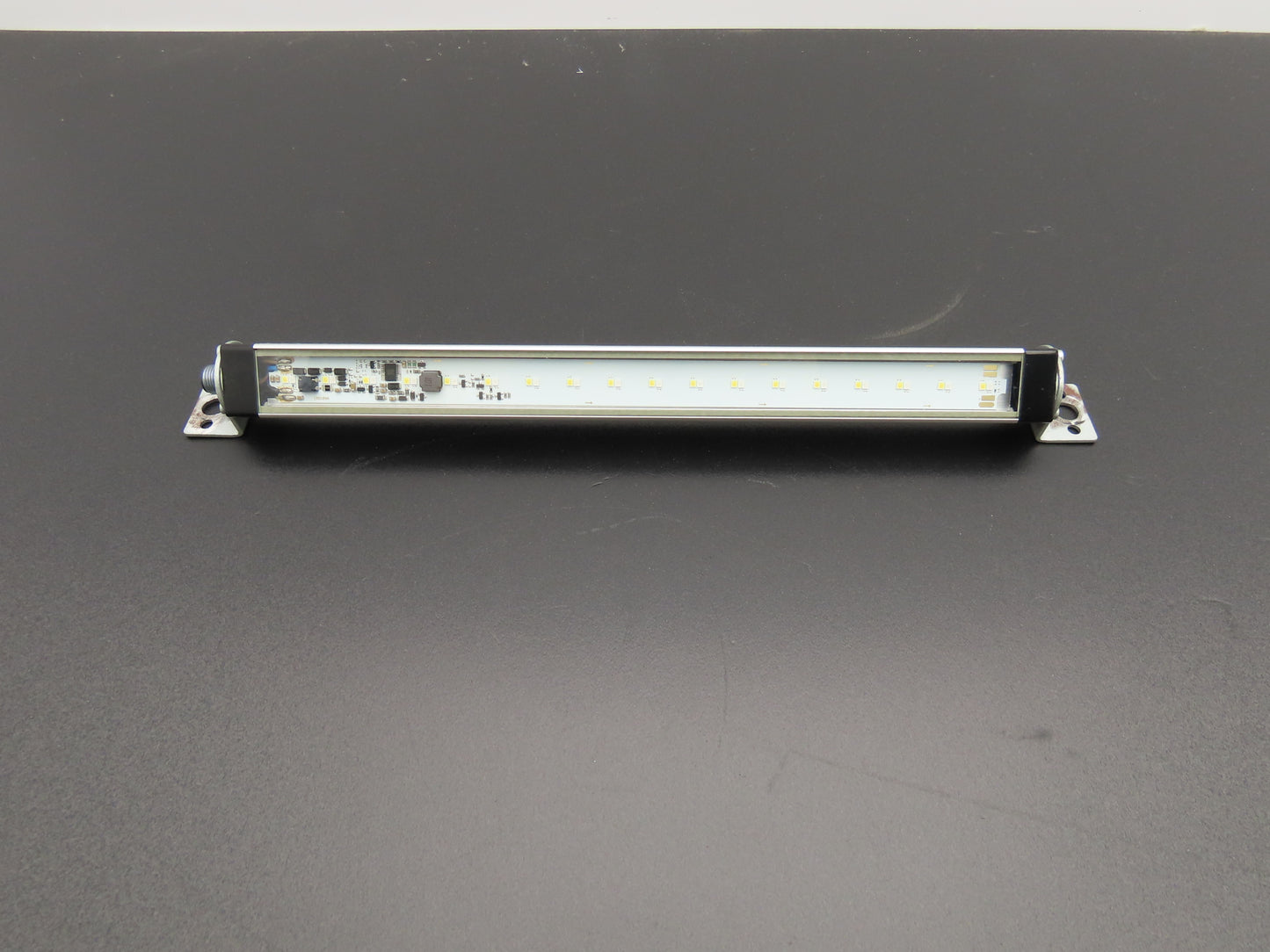 Banner WLS28-2XWG-285XQ Dual Color Light Strip White/Grn 12-30VDC Luminaire 28mm