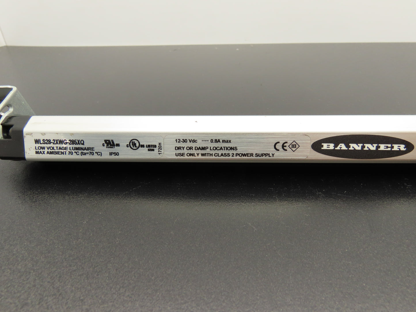 Banner WLS28-2XWG-285XQ Dual Color Light Strip White/Grn 12-30VDC Luminaire 28mm