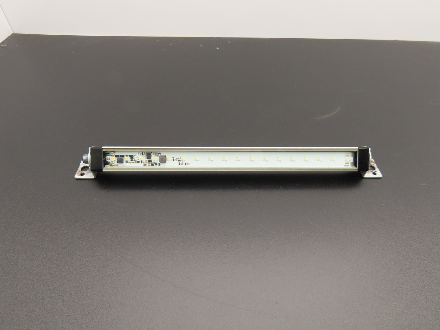 Banner WLS28-2XWG-285XQ Dual Color Light Strip White/Grn 12-30VDC Luminaire 28mm