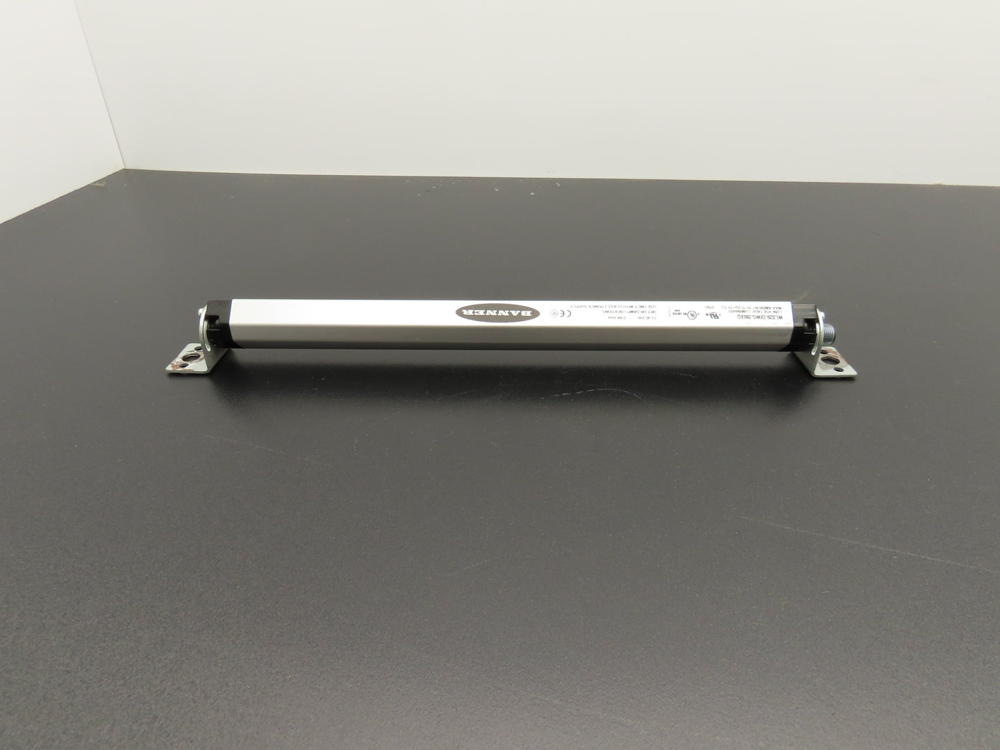 Banner WLS28-2XWG-285XQ Dual Color Light Strip White/Grn 12-30VDC Luminaire 28mm