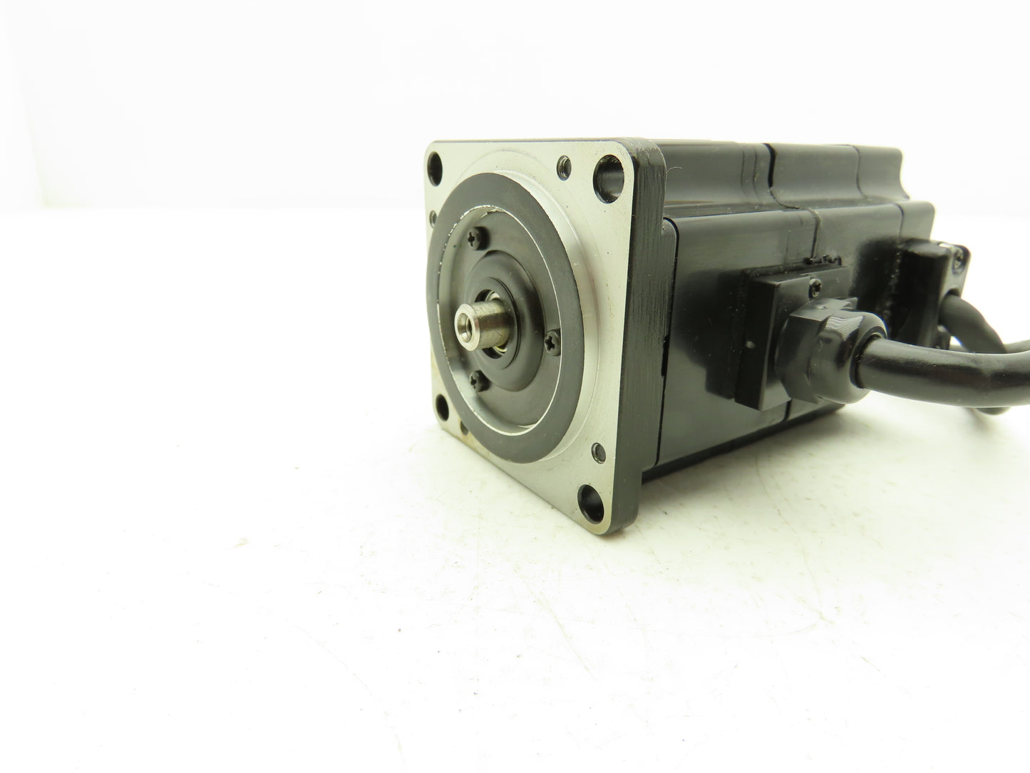 Yaskawa SGMPH-01A1A-YR21 AC Servo Motor 0.1kW 200v 0.89A 3000rpm