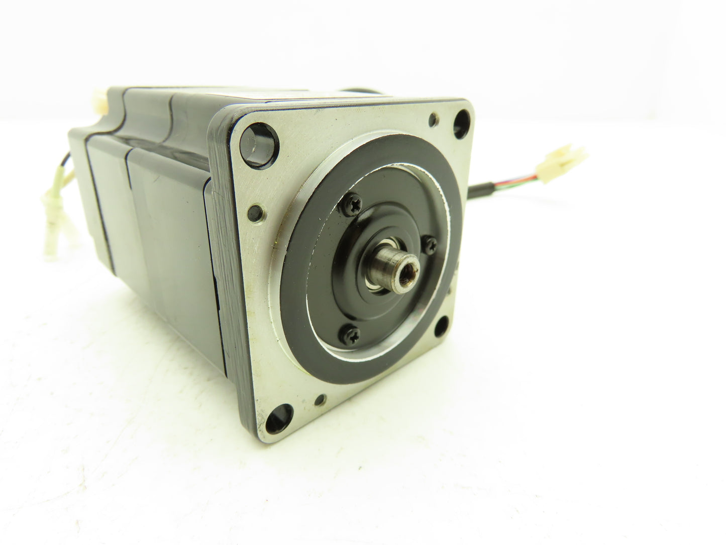 Yaskawa SGMPH01A1AYR22 AC Servo Motor 100W 200v 0.318Nm 3000rpm