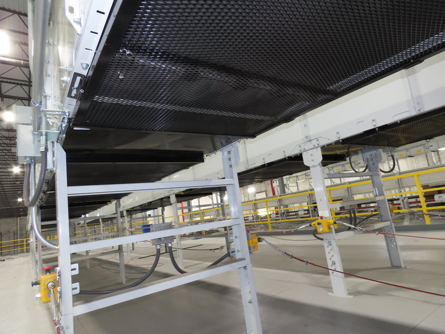 Hytrol Compcrs 43"x 63' Slider Bed Conveyor 41" Belt 7.5Hp 3PH Center Drive VFD