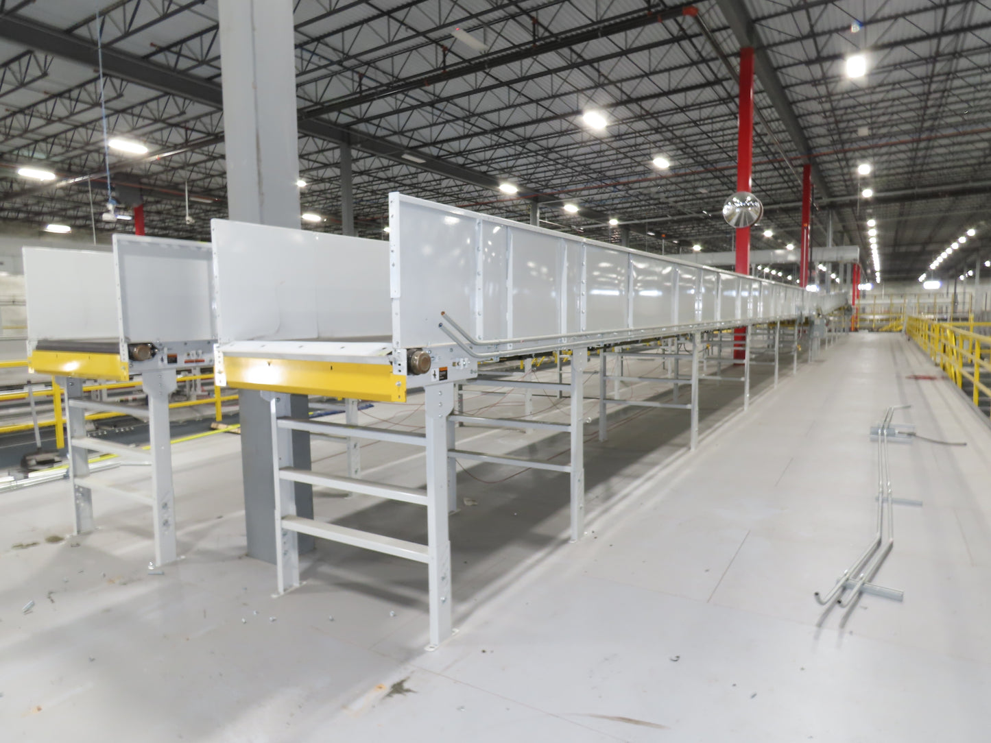 Hytrol Compcrs 43"x 63' Slider Bed Conveyor 41" Belt 7.5Hp 3PH Center Drive VFD