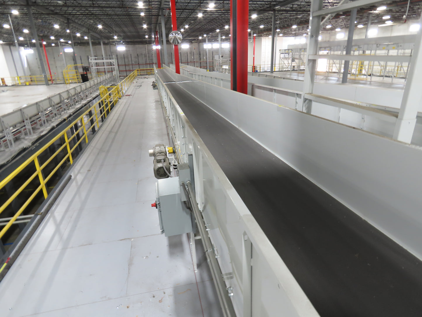 Hytrol HSS 43"x 61' Slider Bed Conveyor 41" Belt 7.5Hp 3PH Center Drive w/VFD