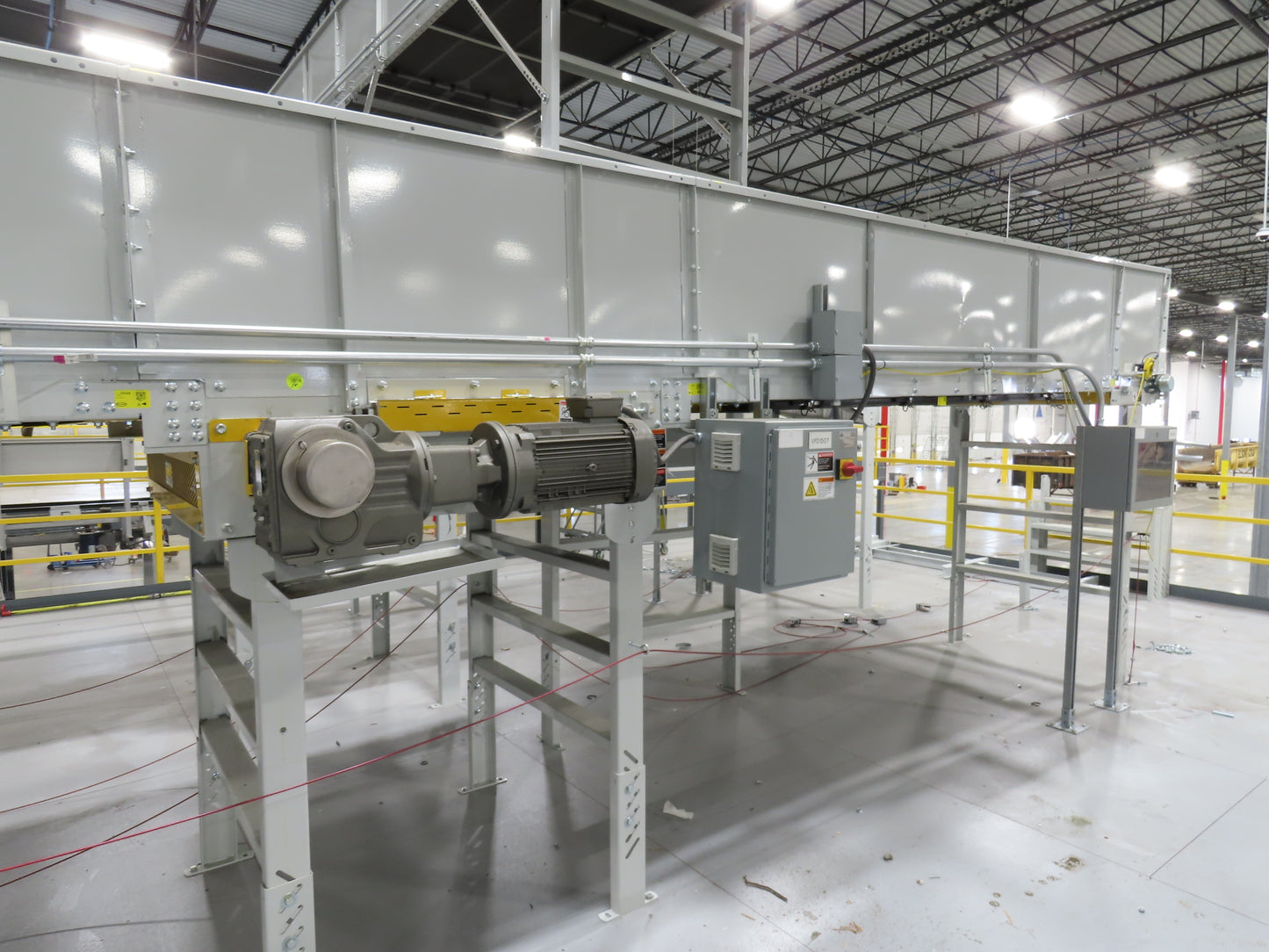 Hytrol HSS 43"x 61' Slider Bed Conveyor 41" Belt 7.5Hp 3PH Center Drive w/VFD