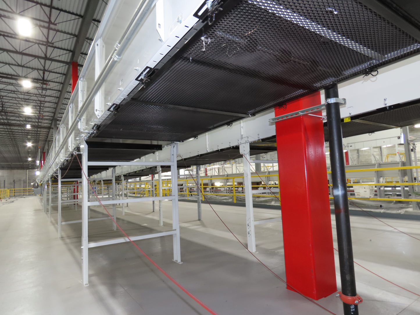 Hytrol HSS 43"x 61' Slider Bed Conveyor 41" Belt 7.5Hp 3PH Center Drive w/VFD