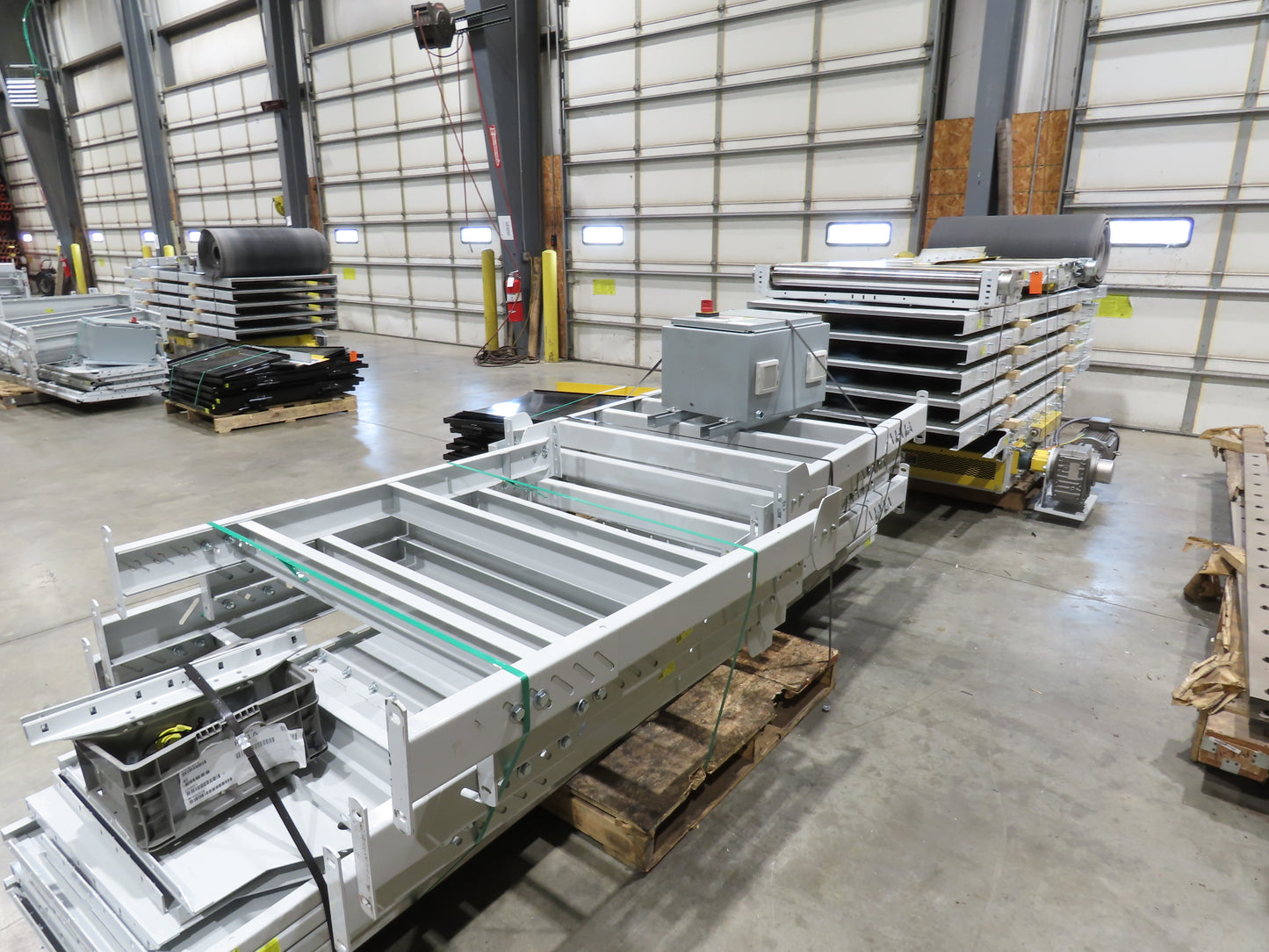 Hytrol HSS 43"x 61' Slider Bed Conveyor 41" Belt 7.5Hp 3PH Center Drive w/VFD