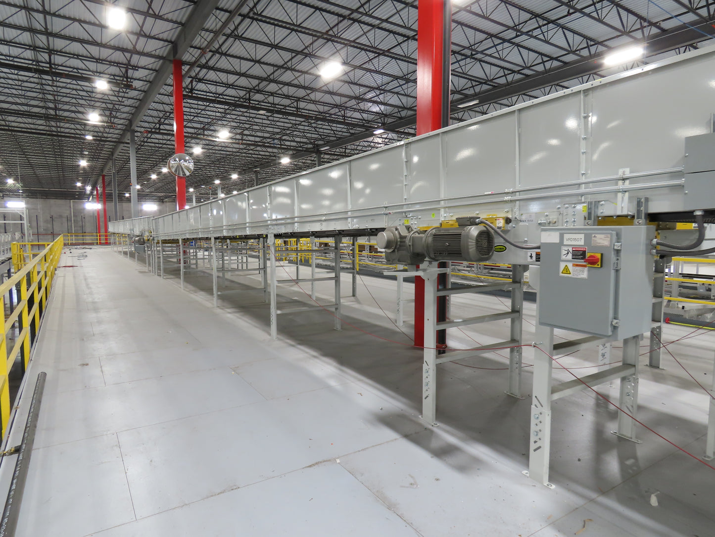 Hytrol HSS 43"x 61' Slider Bed Conveyor 41" Belt 7.5Hp 3PH Center Drive w/VFD