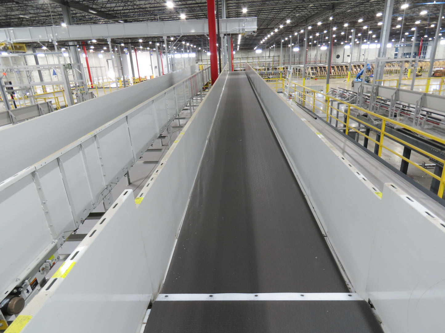 Hytrol HSS 43"x 61' Slider Bed Conveyor 41" Belt 7.5Hp 3PH Center Drive w/VFD