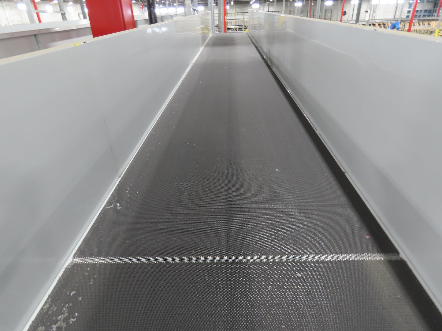 Hytrol HSS 43"x 61' Slider Bed Conveyor 41" Belt 7.5Hp 3PH Center Drive w/VFD