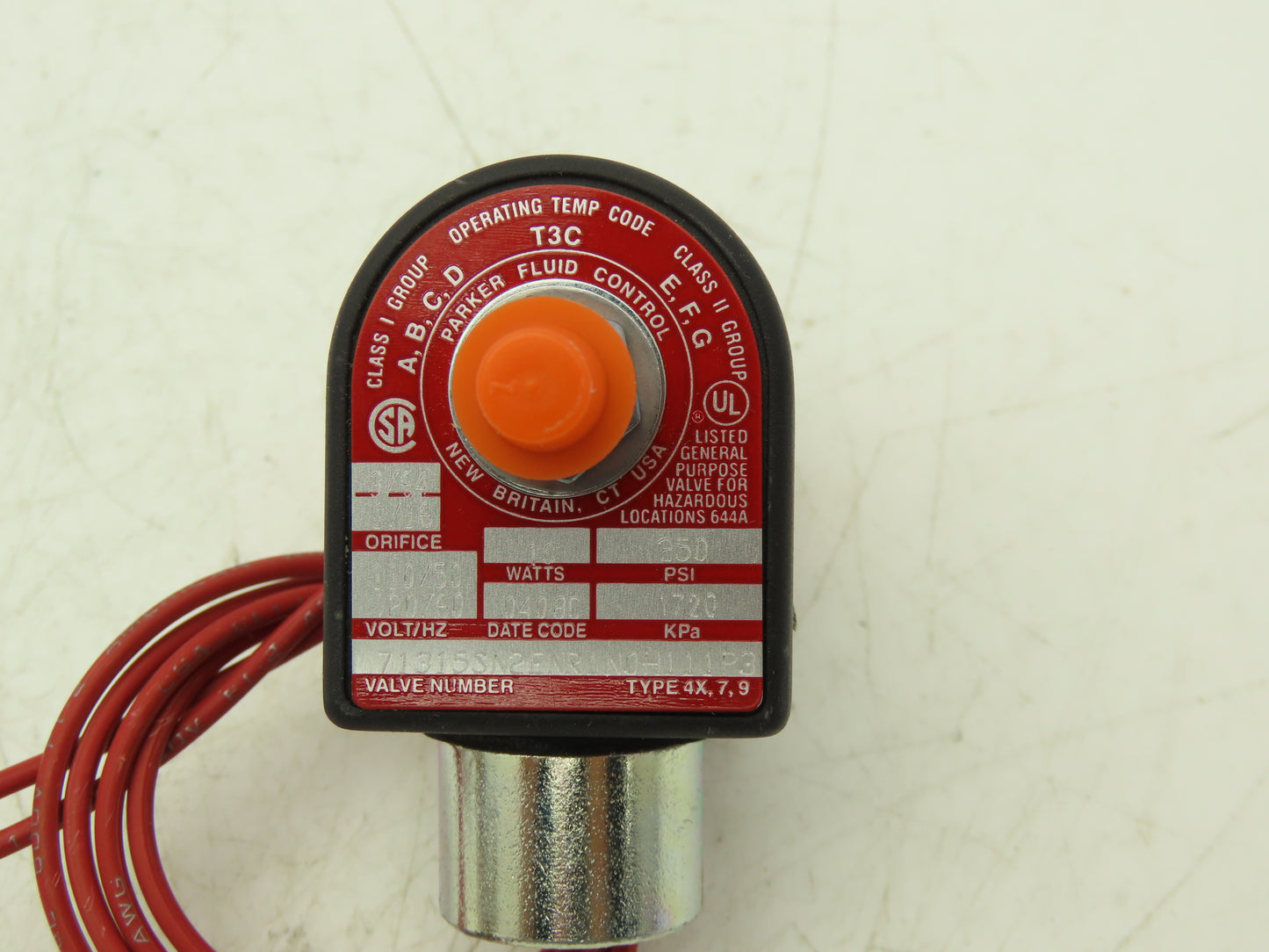 Parker Fluid Solenoid Valve Two Way Coil Voltage 120VAC 1/4" NPT 250 PSI