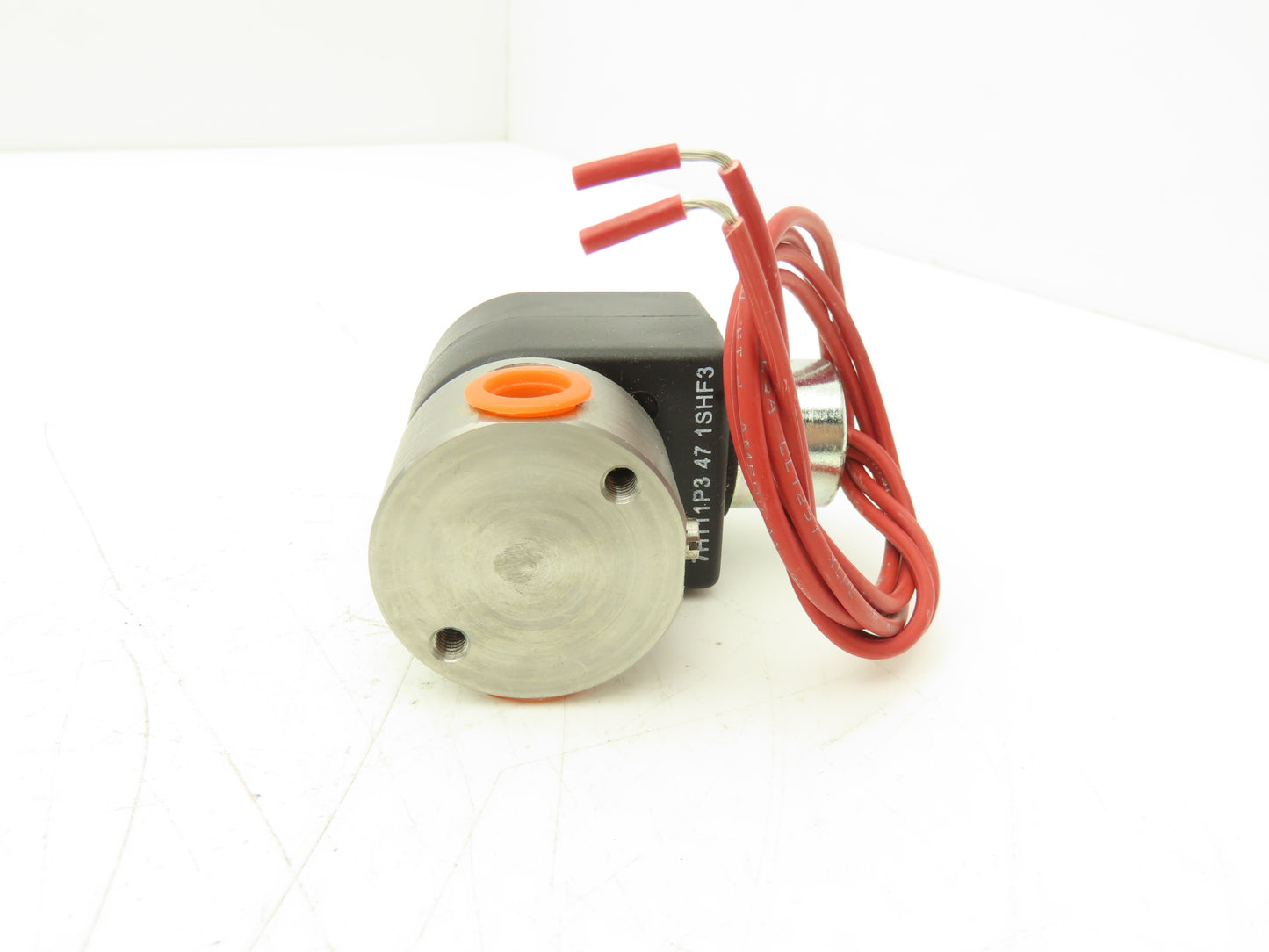 Parker Fluid Solenoid Valve Two Way Coil Voltage 120VAC 1/4" NPT 250 PSI