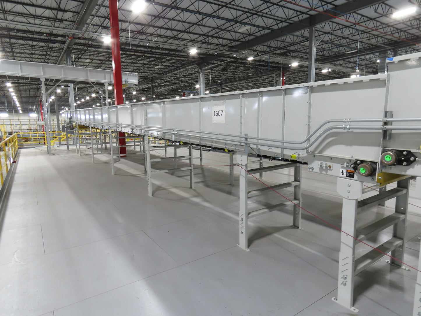 Hytrol HSS 43"x 62' Slider Bed Conveyor 41" Belt 7.5Hp 3PH Center Drive w/VFD