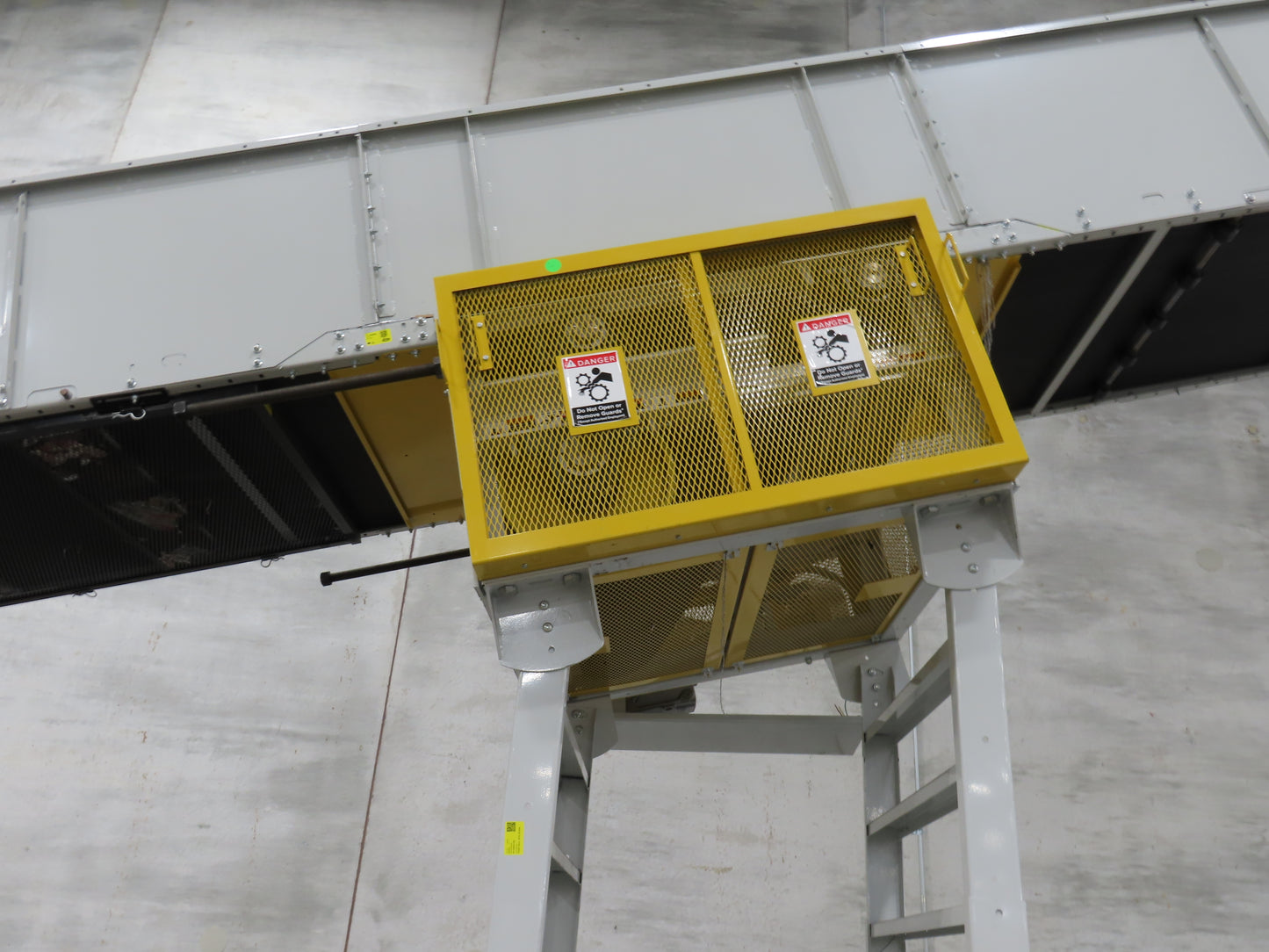 Hytrol BPC 43"x 55' Incline Belt Conveyor 7.5Hp 3PH Center Drive 70fpm 17'H