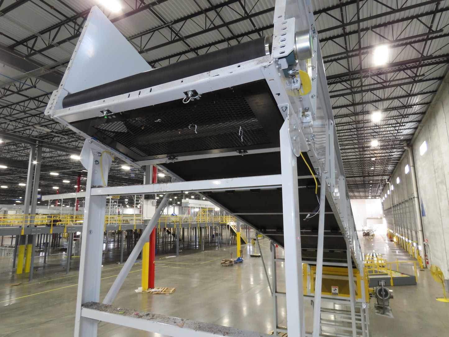 Hytrol BPC 43"x 55' Incline Belt Conveyor 7.5Hp 3PH Center Drive 70fpm 17'H