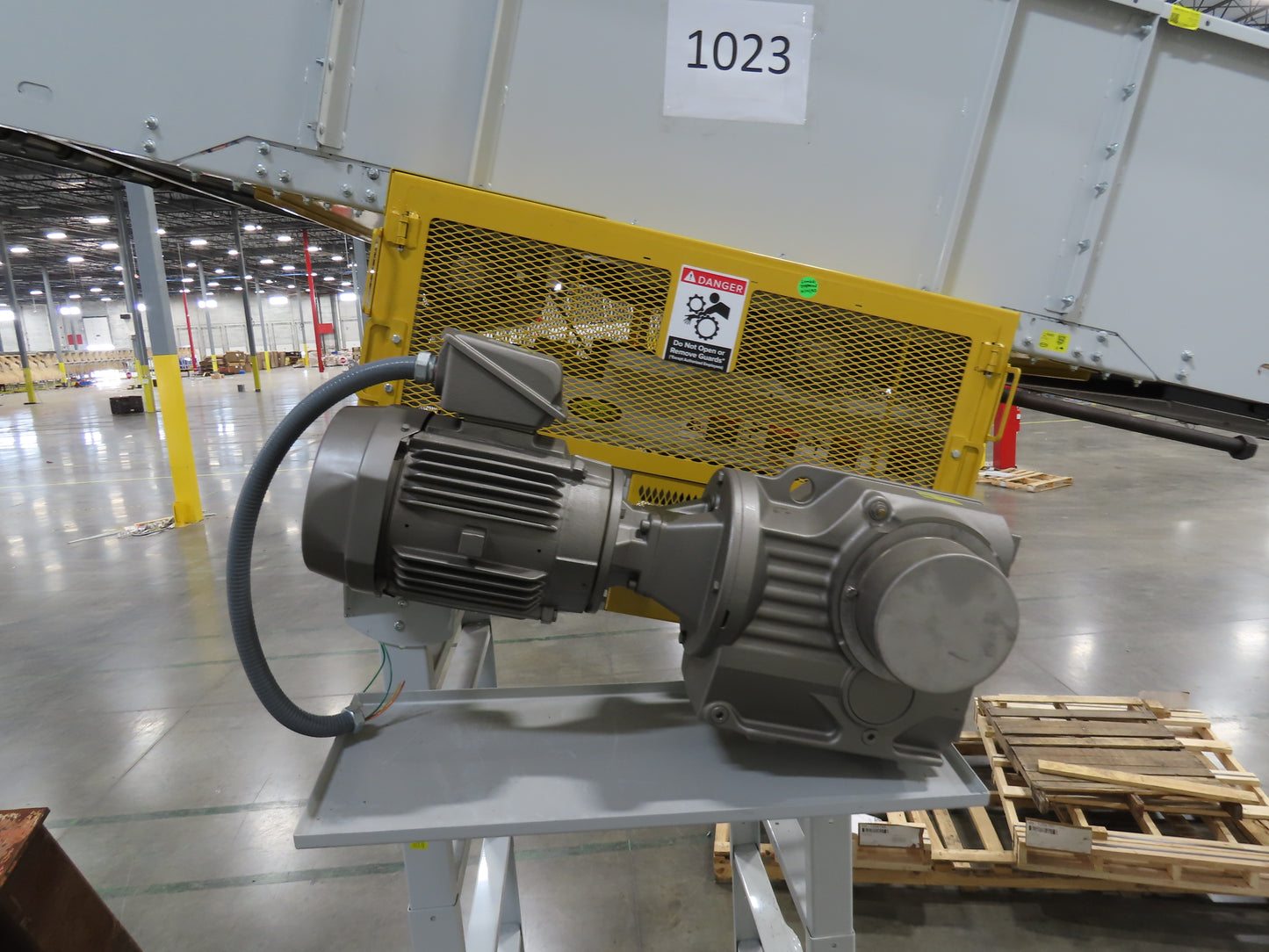 Hytrol BPC 43"x 55' Incline Belt Conveyor 7.5Hp 3PH Center Drive 70fpm 17'H