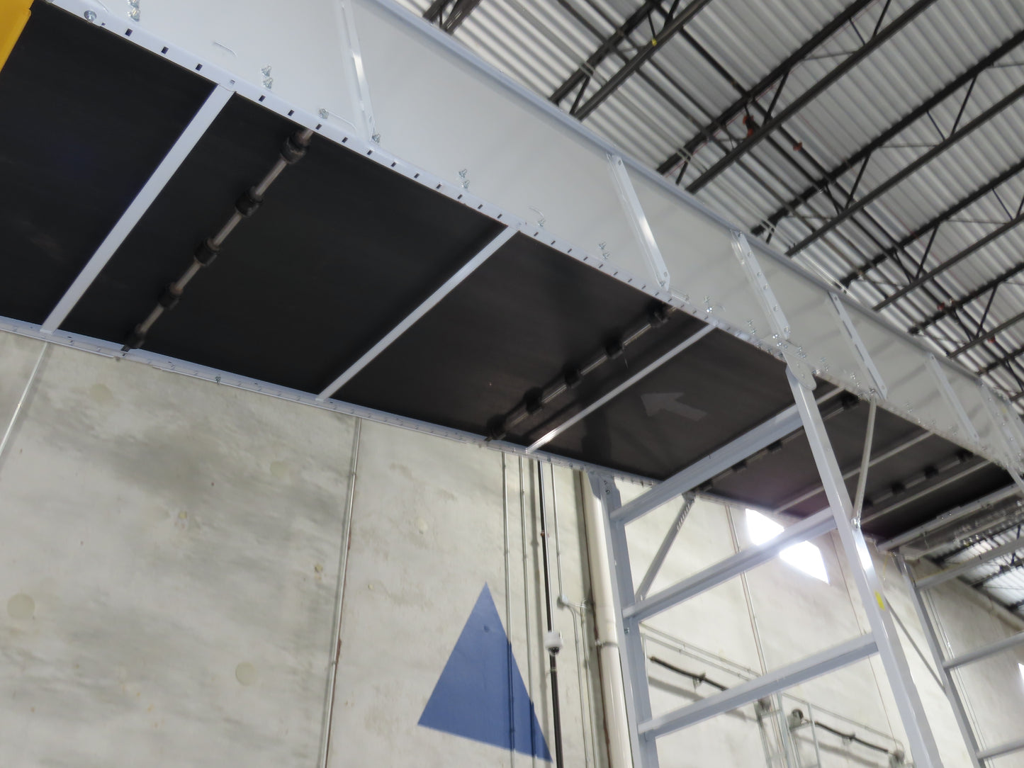 Hytrol BPC 43"x 55' Incline Belt Conveyor 7.5Hp 3PH Center Drive 70fpm 17'H