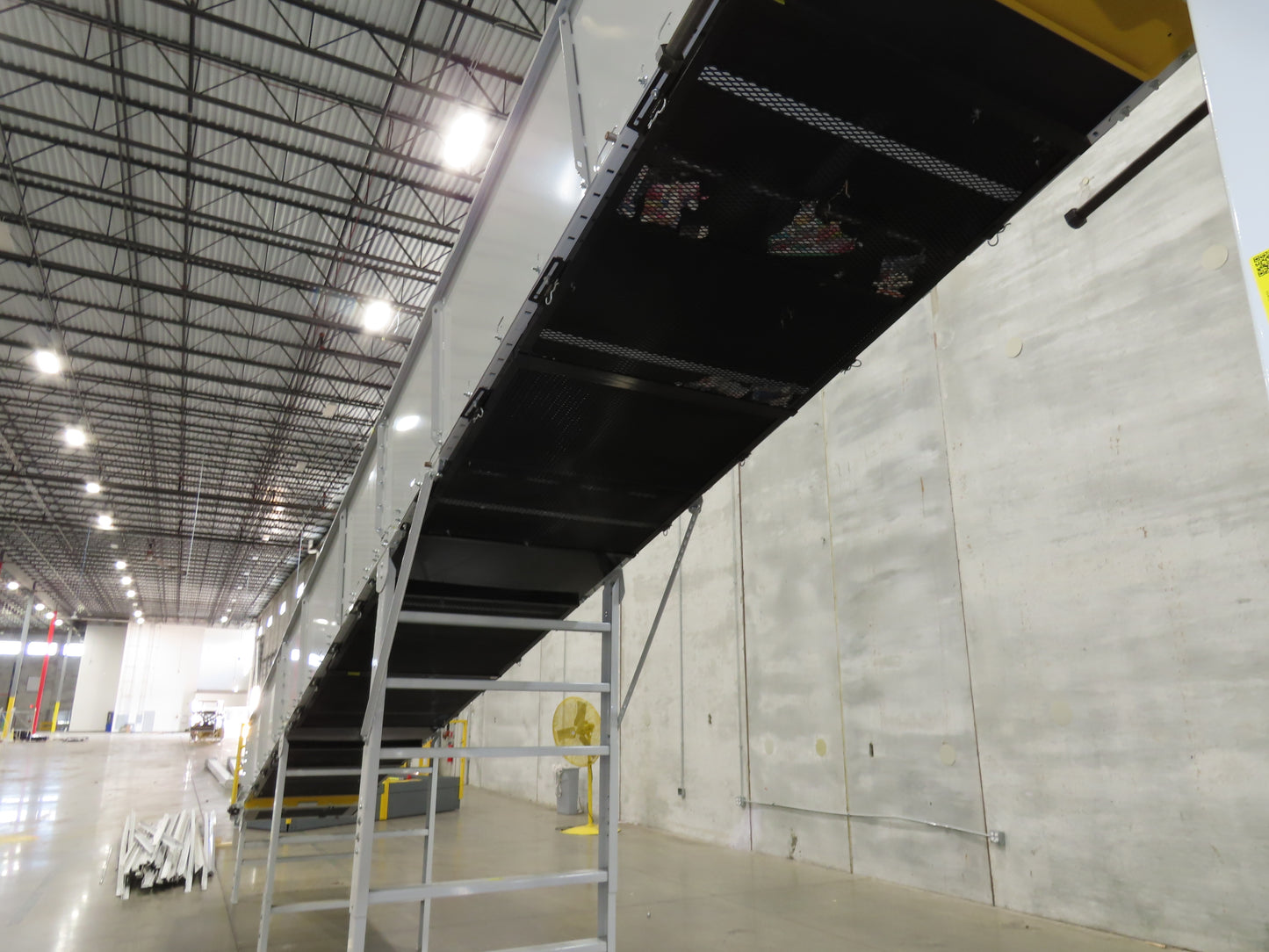 Hytrol BPC 43"x 55' Incline Belt Conveyor 7.5Hp 3PH Center Drive 70fpm 17'H