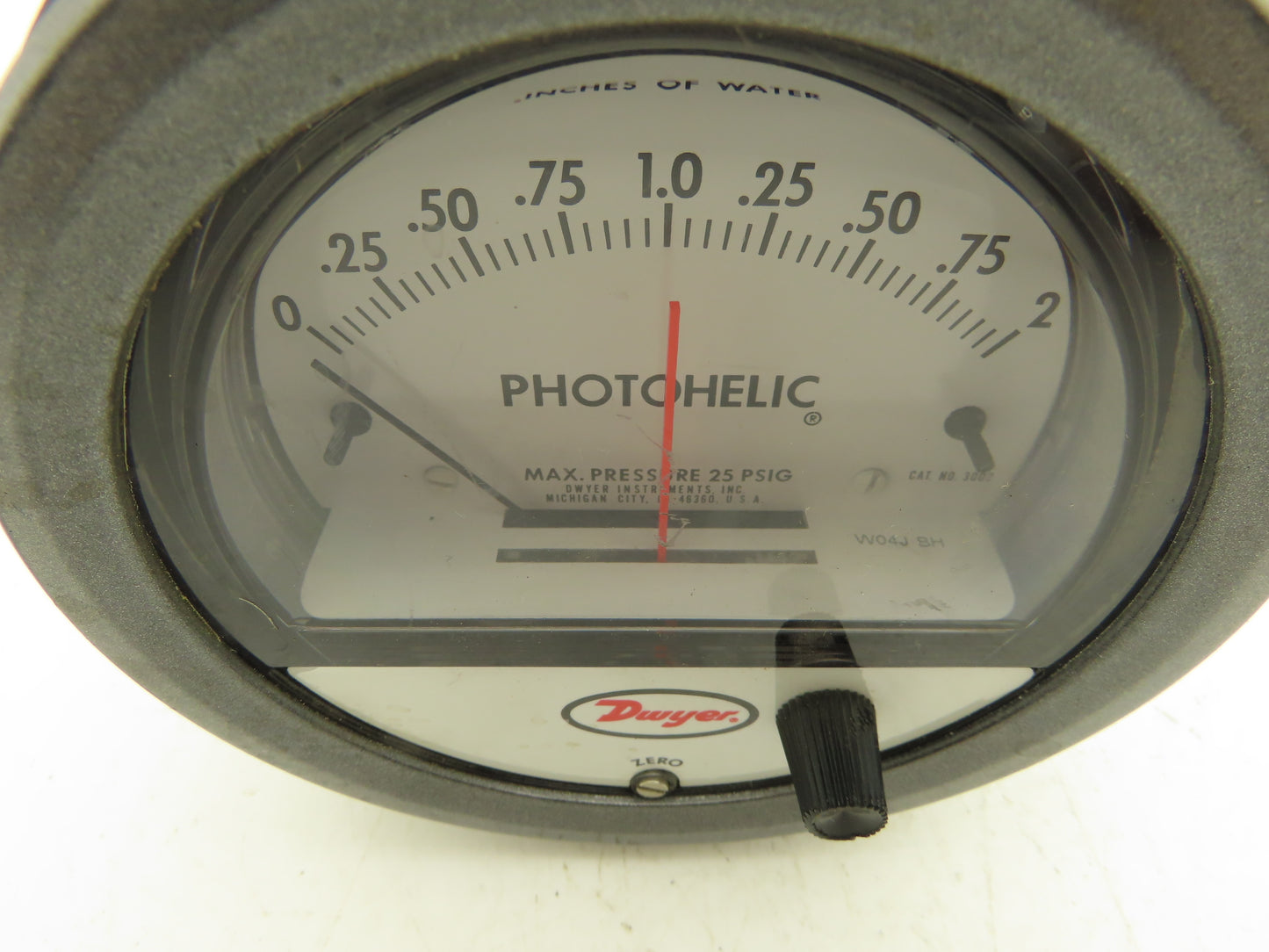 Dwyer A3002 Photohelic Pressure Switch/Gauge Range 0-20" w.c.