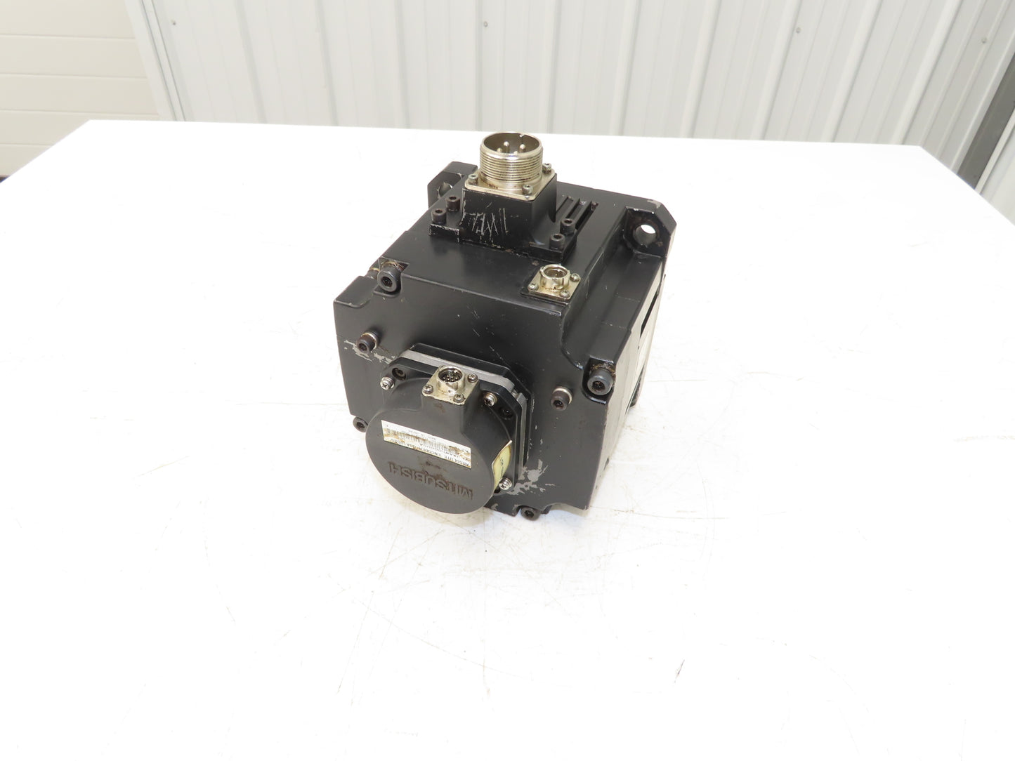 Mitsubishi HF204BS AC Servo Motor 2kw 132V 3PH 3000rpm - Encoder 0SA105S5