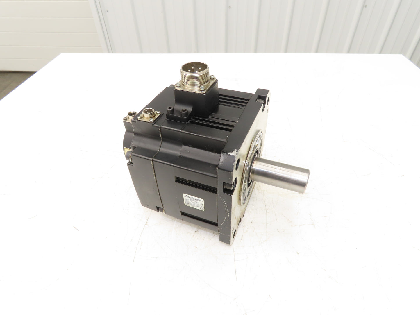 Mitsubishi HF204BS AC Servo Motor 2kw 132V 3PH 3000rpm - Encoder 0SA105S5