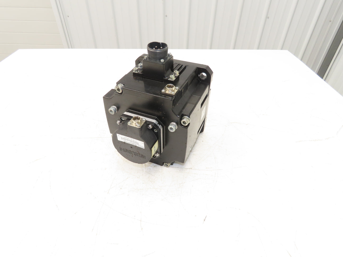 Mitsubishi HF204BS AC Servo Motor 2kw 132V 3PH 3000rpm  -Plug Damaged-