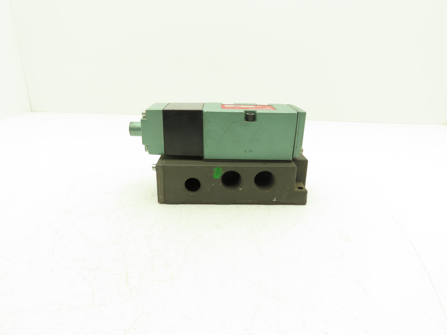 Numatics 554SA400K Pneumatic Air Valve 5 port 4 Way Single 110V Coil w/Manifold