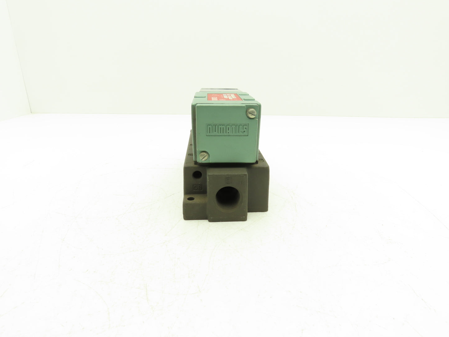 Numatics 554SA400K Pneumatic Air Valve 5 port 4 Way Single 110V Coil w/Manifold