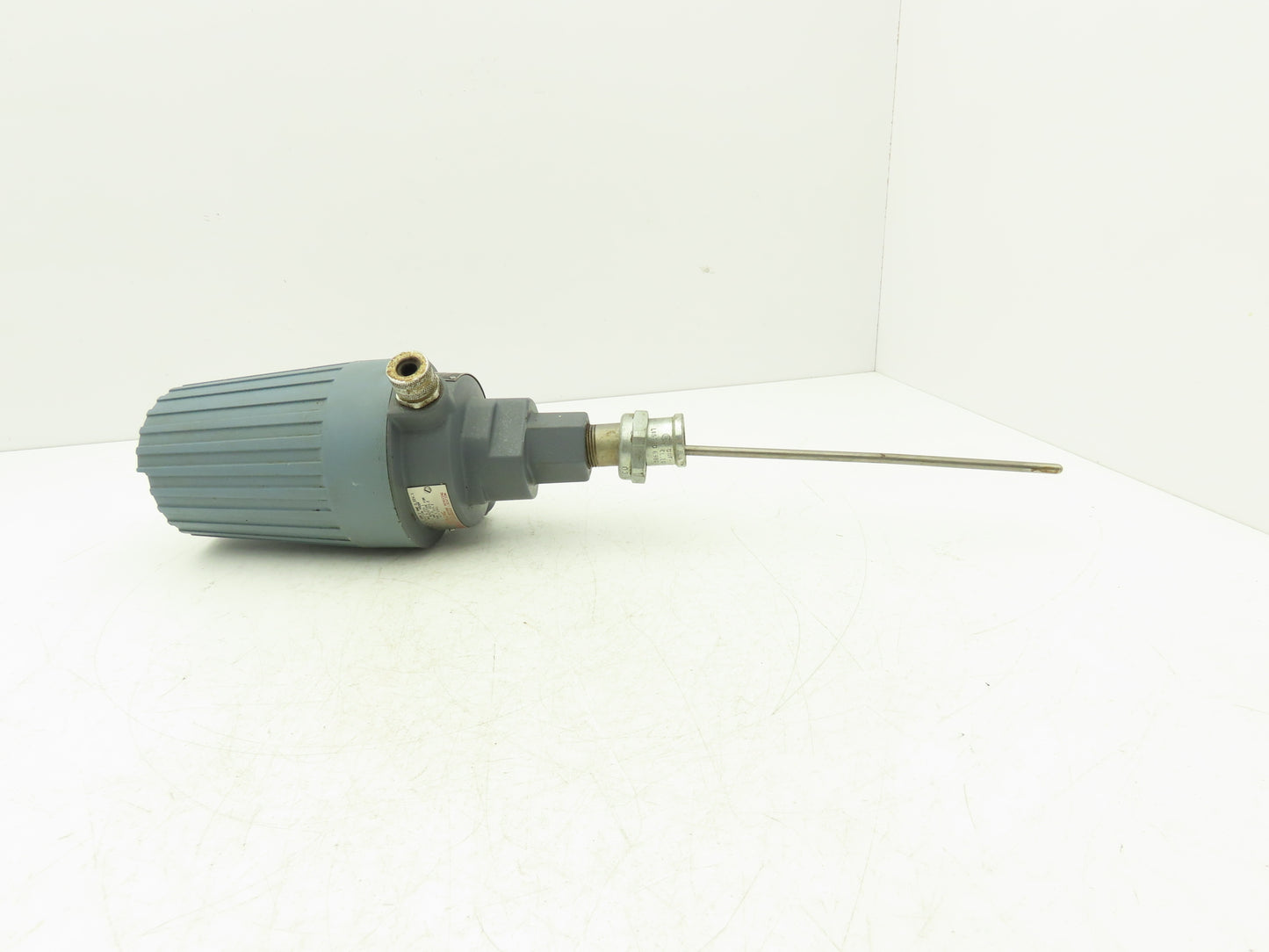 Foxboro E94-Q23L Temperature Transmitter 50-150°F 30vdc Haz Loc 9" Probe